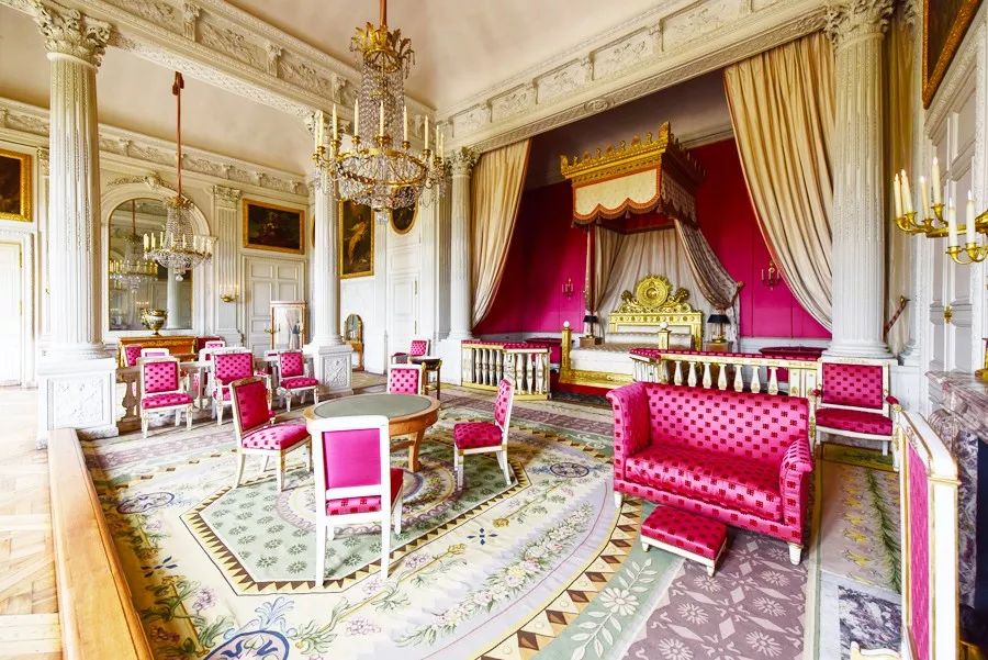 穿粉色就是娘娘腔？让小李子和猫王告诉你什么叫“油而不腻”