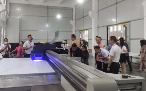 这个品牌,全国拥有600家品牌代理店,它就是世纪豪门