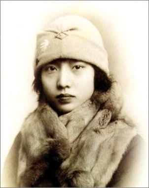 他是一代京剧大师，乃进军好莱坞第一人，开启娱乐圈“男色时尚”