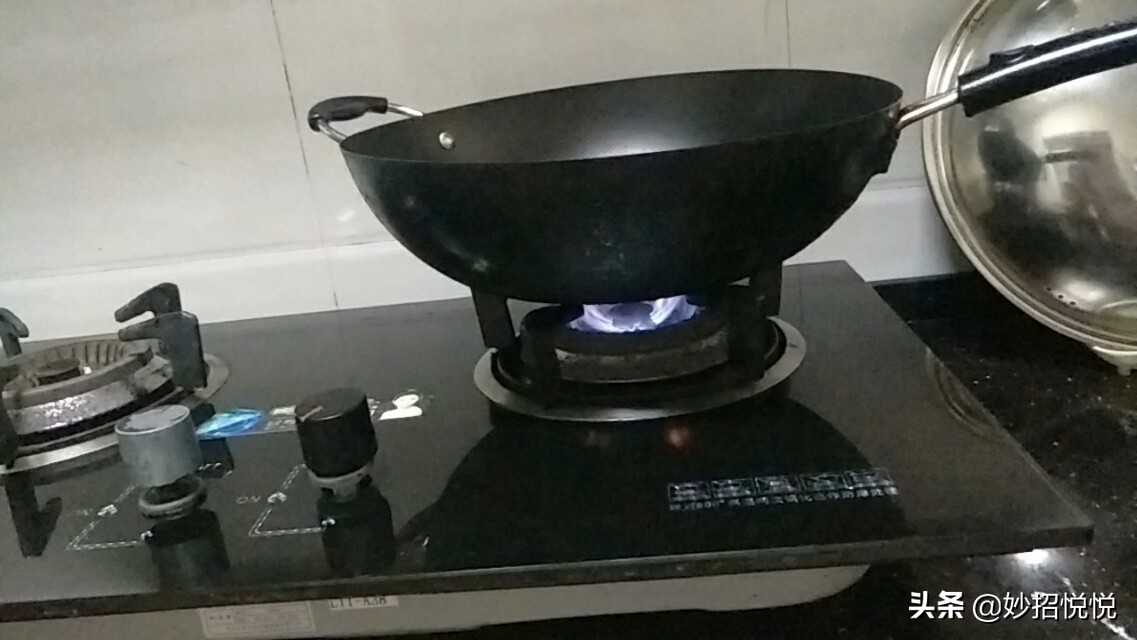 炸过东西的黑油怎样变成干净的油,炸剩的黑油怎么处理