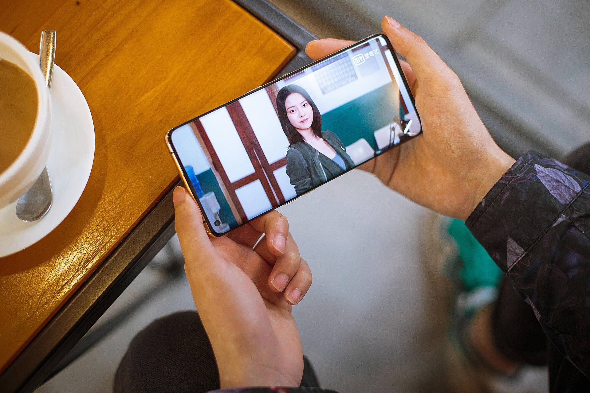 鍗庝负鍜宱ppo鏃楄埌鏈烘祦鐣呭害瀵规瘮,oppo鍜屽崕涓哄摢涓洿瀹规槗鍗￠】