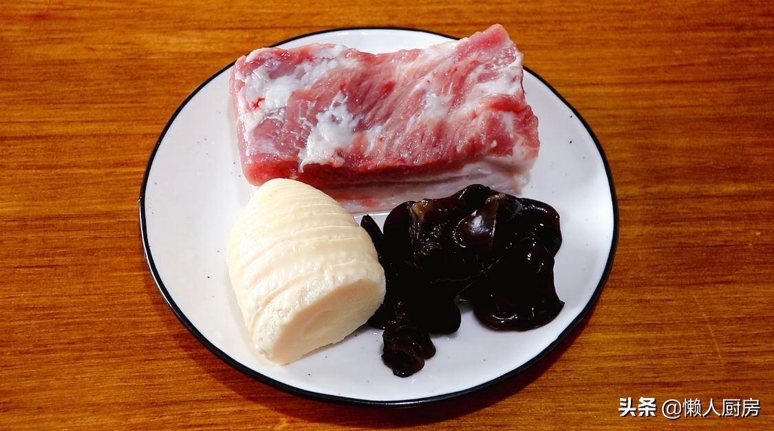 脆皮五花肉蘸料做法,五花肉裹淀粉油炸