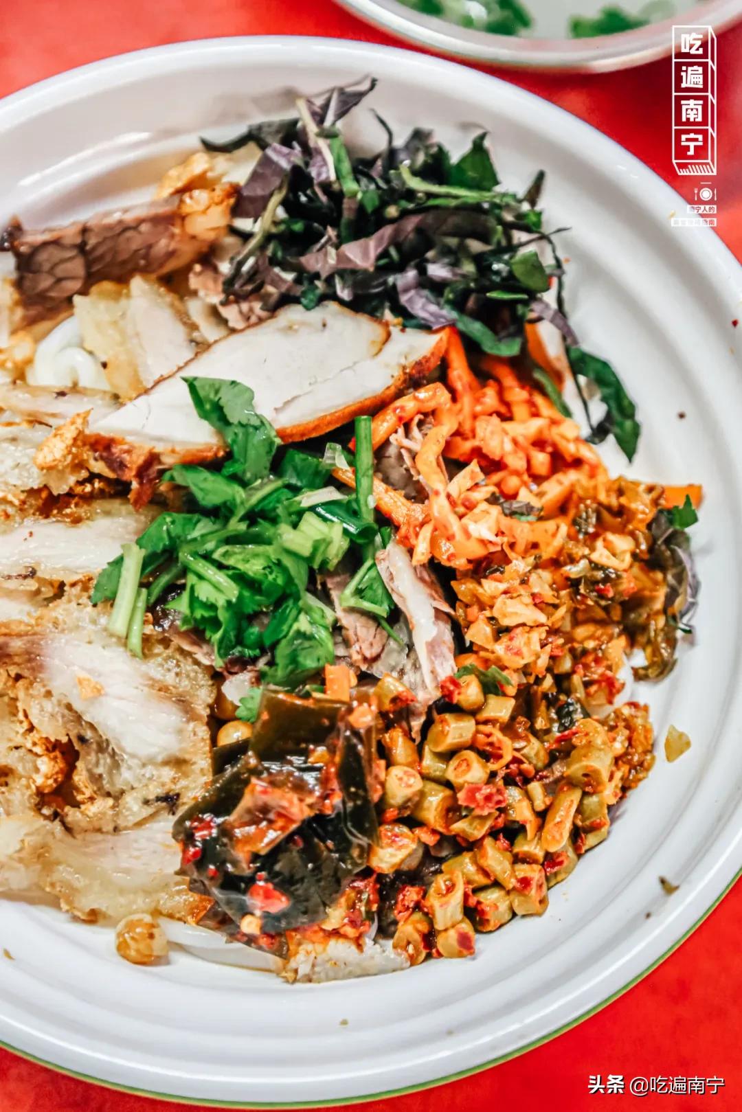 这碗桂林米粉不对劲，南宁人吃没毛病，桂林人看了一直骂