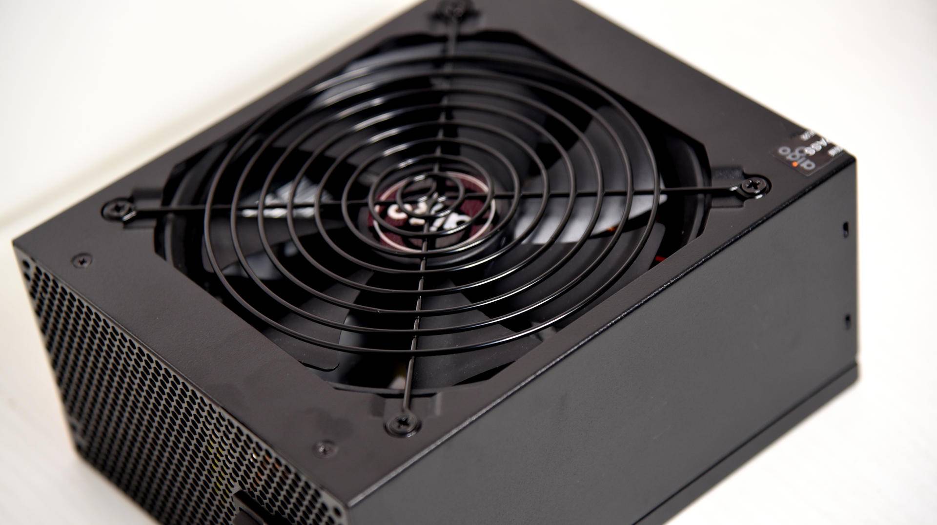 近白金级能效1050W电源，每瓦不到一元！错点是没有80PLUS认证