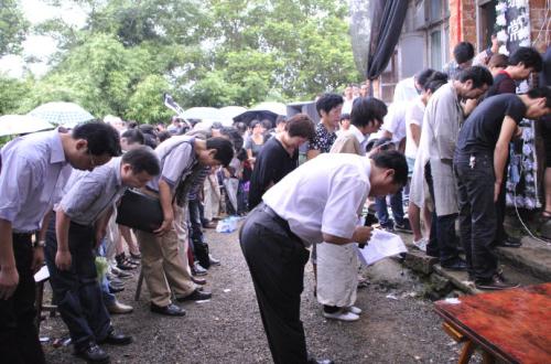 丧事亲朋好友顺序,参加亲人丧事要注意什么