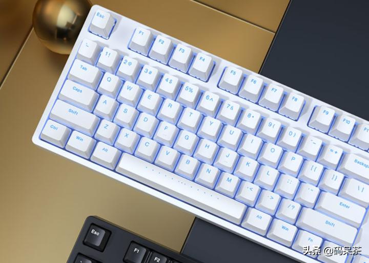 对自己好一点10个字以内,100元入门级机械键盘推荐
