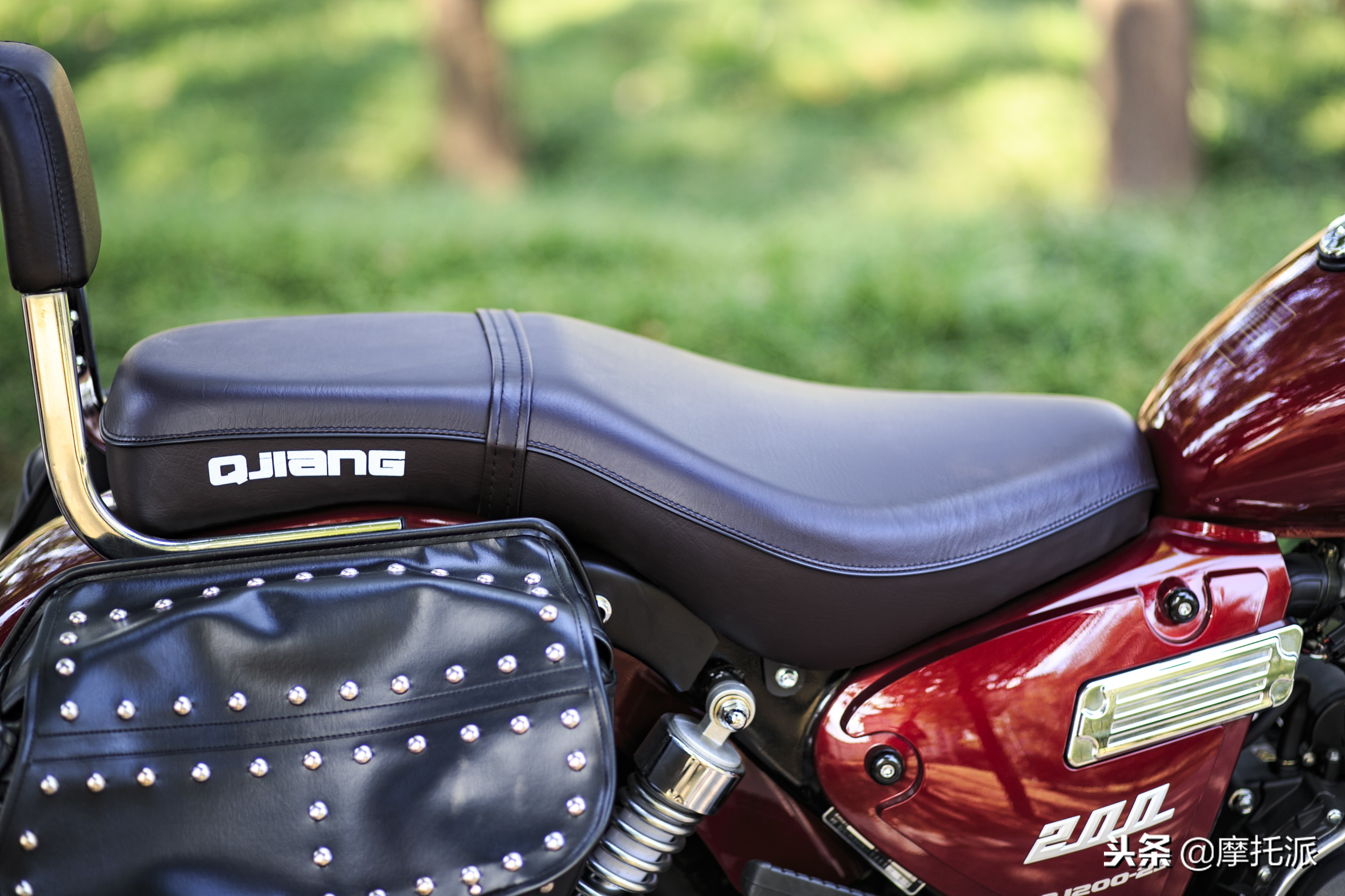 凯威极光200摩托车,钱江凯威荣光202和极光200的区别