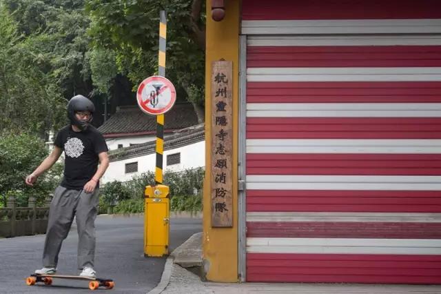 杭州灵隐寺招人火爆热搜，不用出家！当初入职90后小伙再度走红：一年半瘦20斤，8小时上班制，KPI随缘