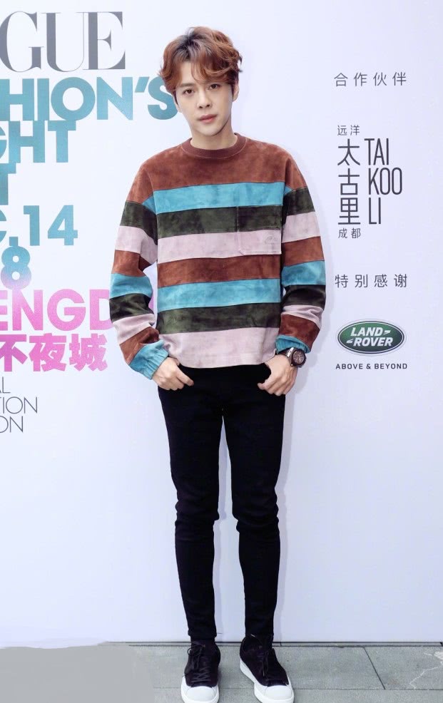 徐海乔红色官服,徐海乔穿牛仔衣