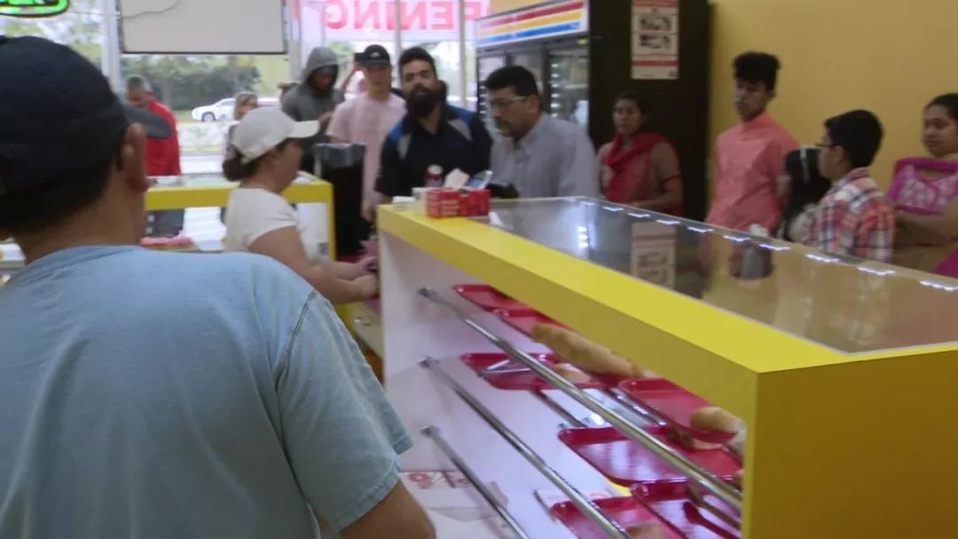 就因一条Twitter,亚裔男孩让老爸的店铺“起死回生”！