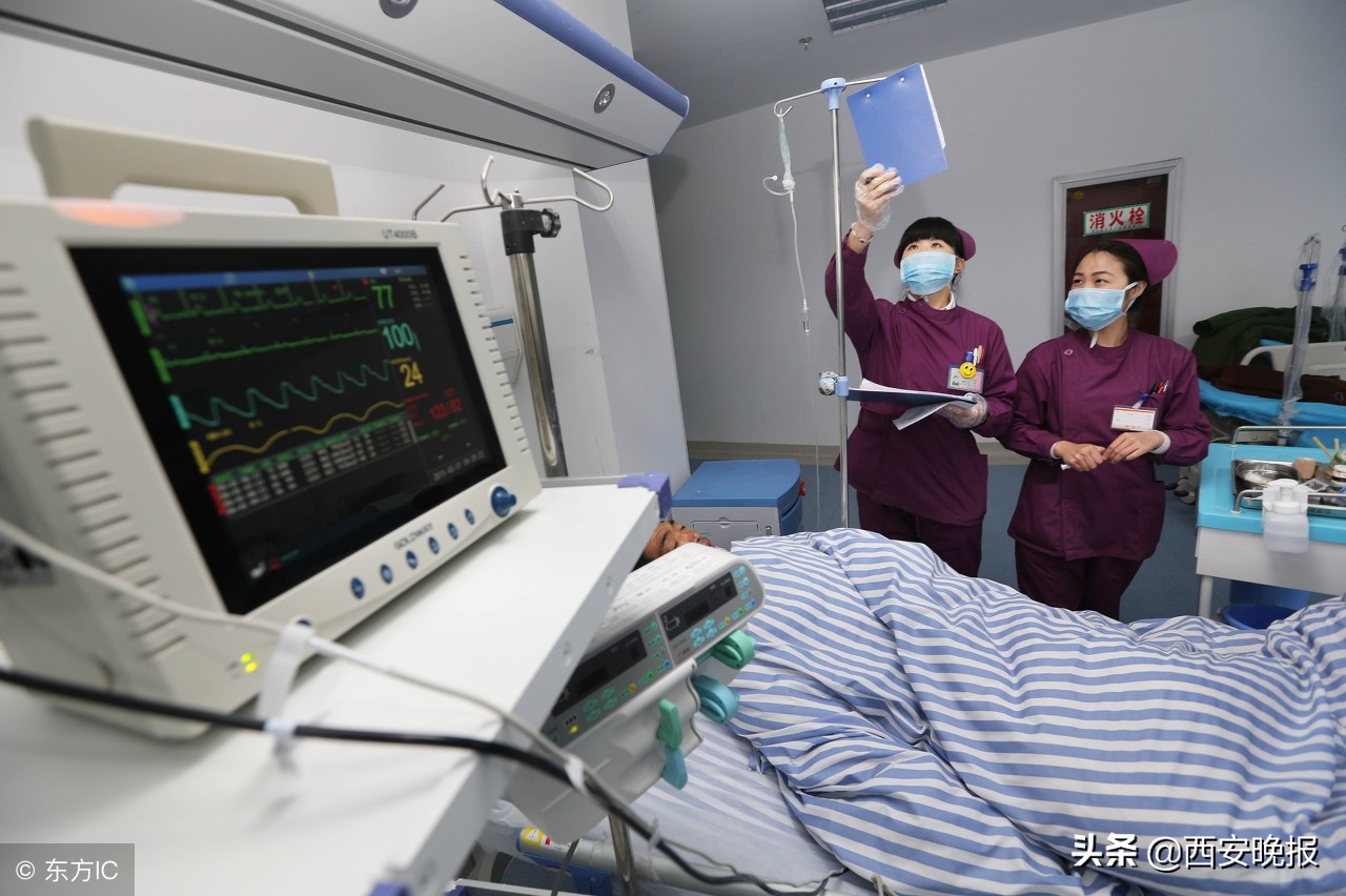 胳膊肘长疙瘩是癌症的前兆,老人胳膊上长大脓包什么原因