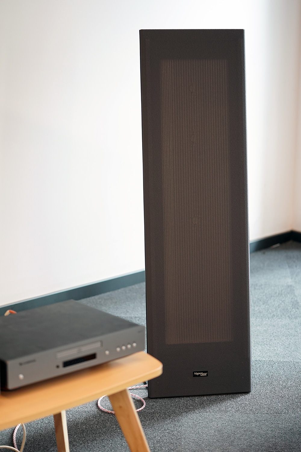 和静电音响不一样？磁力平板音响MagnepanLSR试用