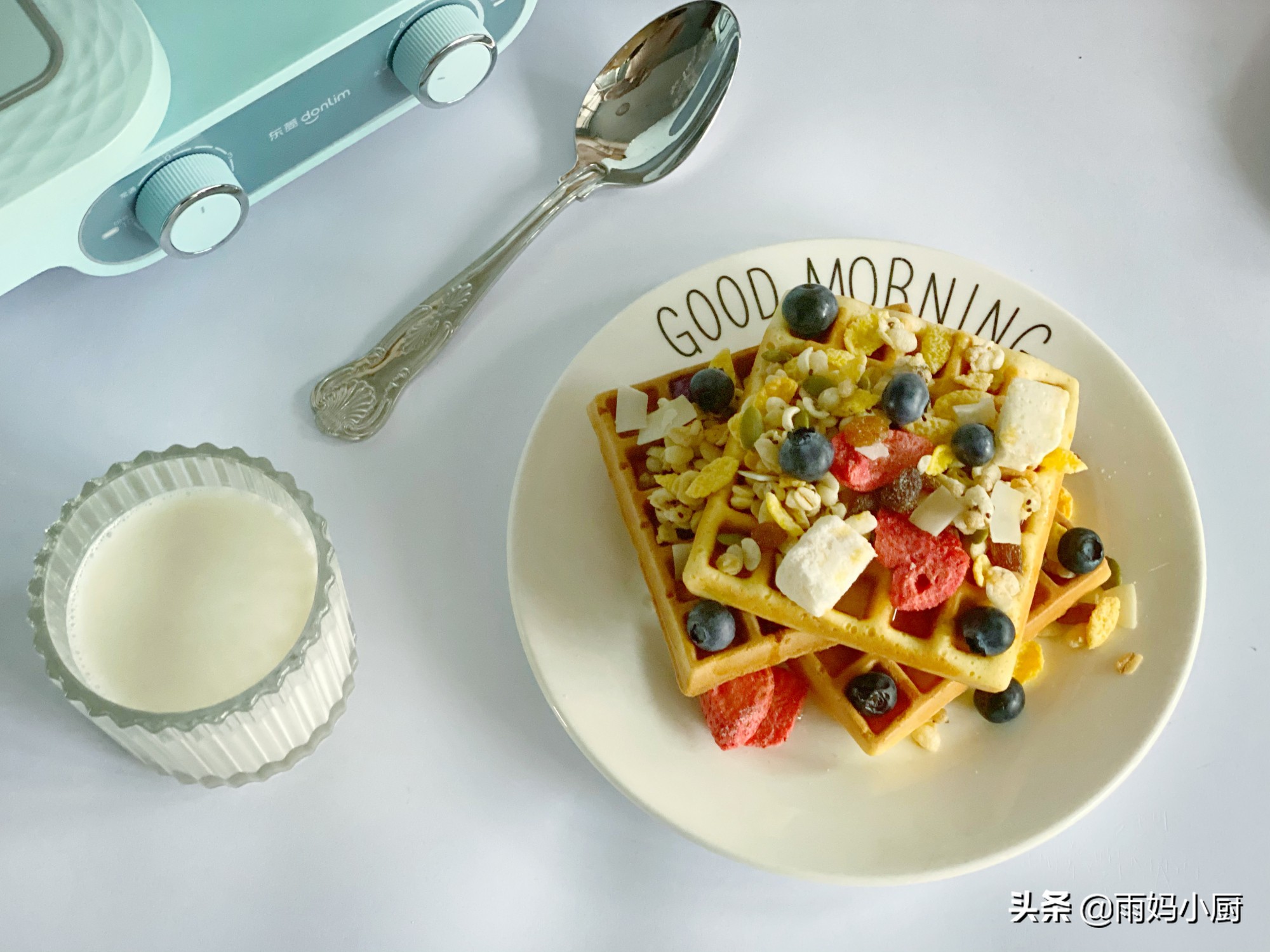 快手华夫饼,快手早餐饼松软可口又营养