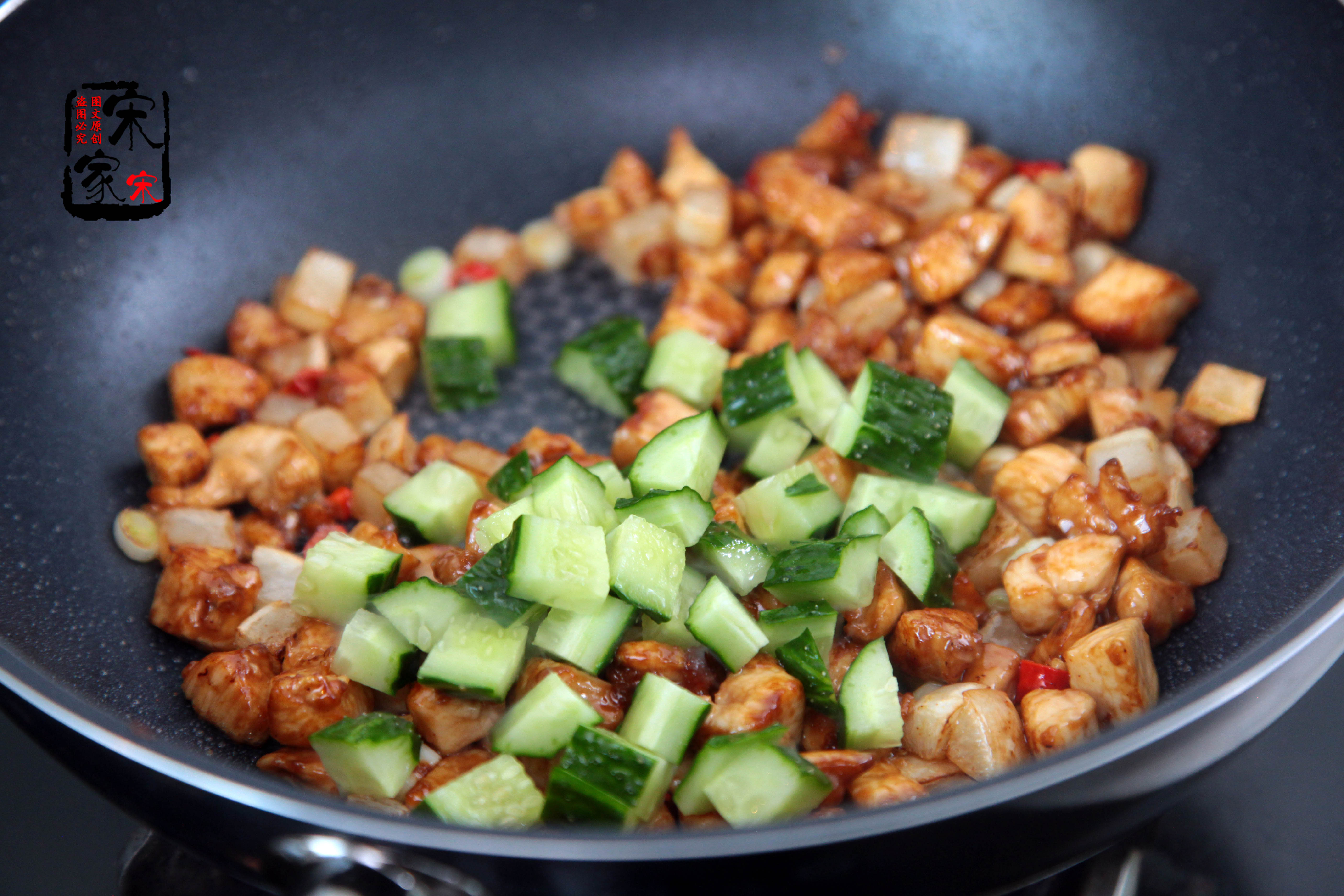 宫爆鸡丁怎么腌鸡肉丁比较嫩,川香鸡丁咋腌制鸡肉