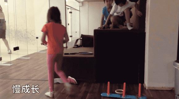 带着孩子可以在家做的运动,在家和孩子一起做的运动