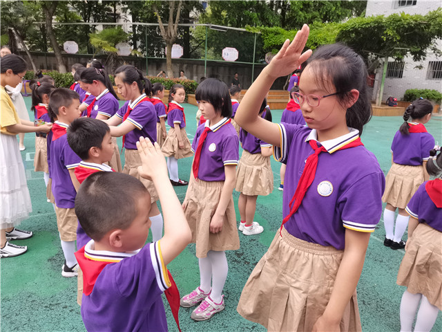 合肥青年路小学少先队员入队仪式,合肥金斗路小学入队仪式