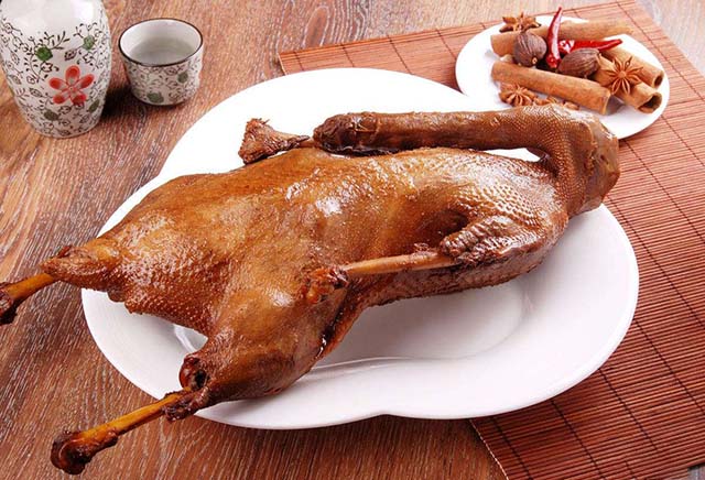 荣昌卤鹅制作和配方越详细越好,荣昌小罗卤鹅和一品鹅哪个好吃