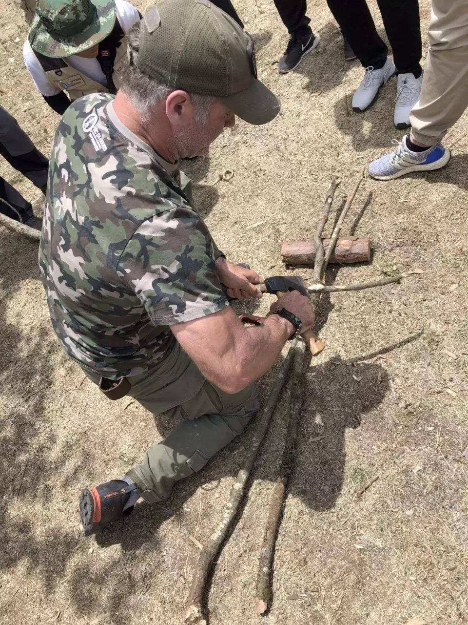 驾驶雪佛兰白色探界者环游世界,雪佛兰探界者1.5试驾视频最新