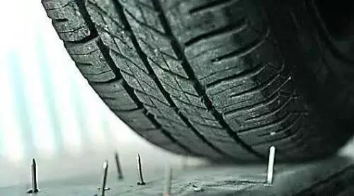 自己制作防扎胎神器,牛人发明轮胎防扎胶