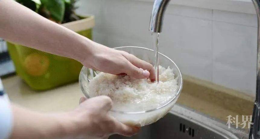 用淘米水洗脸有什么好处和坏处吗,淘米水洗脸变白的正确方法