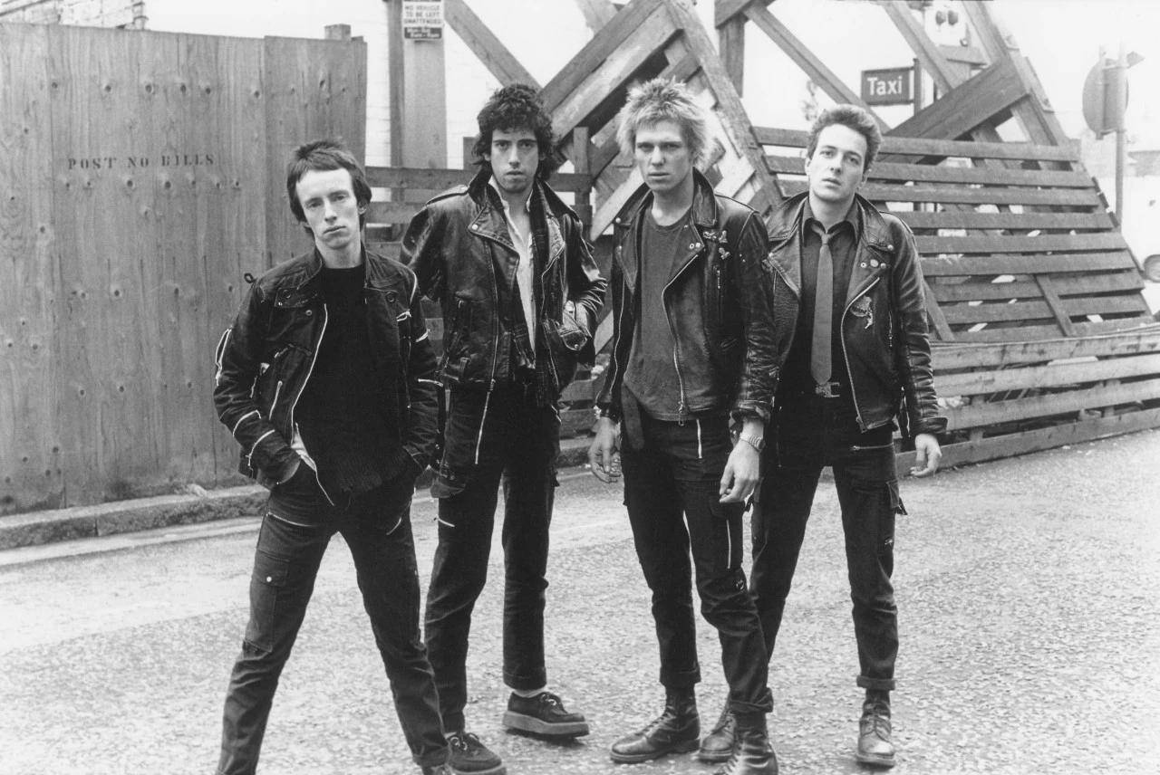 休闲百搭小白鞋是您的最佳搭配,秋天必备百搭鞋