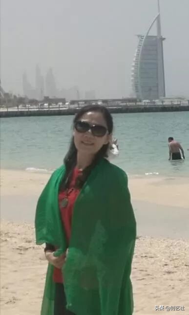 大妈旅游拍照姿势大全高级感,中国大妈旅游团拍照