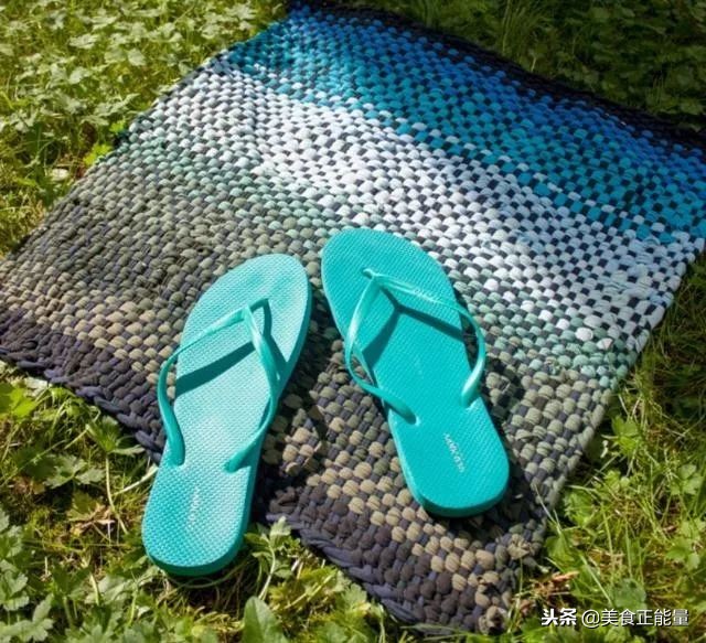 旧衣物编织地垫简单,旧衣服编织地垫不用缝图文