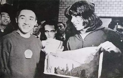 1971年，一个美国年轻人在日本上错了车，却改写了中、美的历史