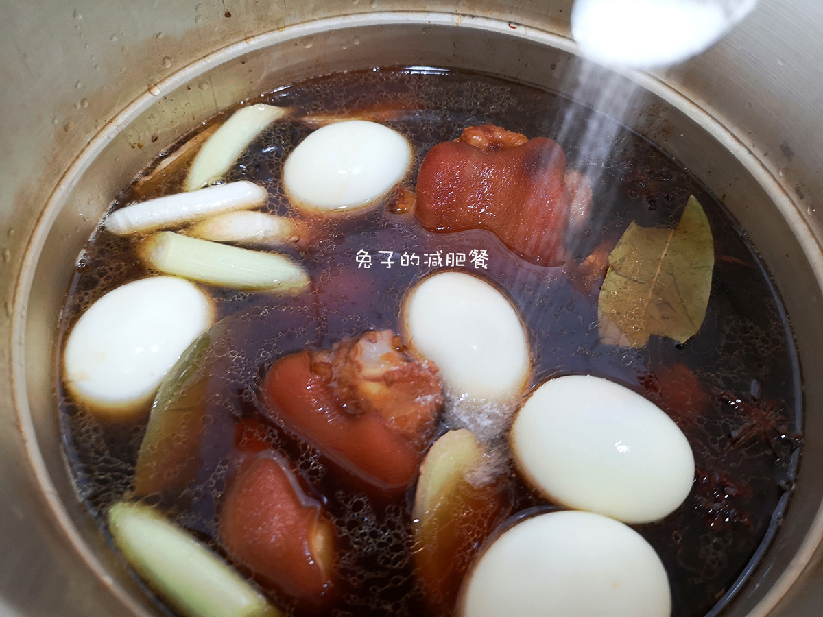 炖肘子和猪蹄软烂脱骨需要多久,如何在家制作软烂脱骨的猪蹄