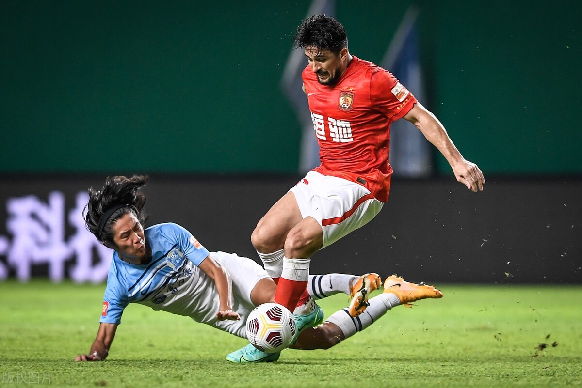 和尹鸿博一起被里皮培养的球员,尹鸿博金敬道吴曦