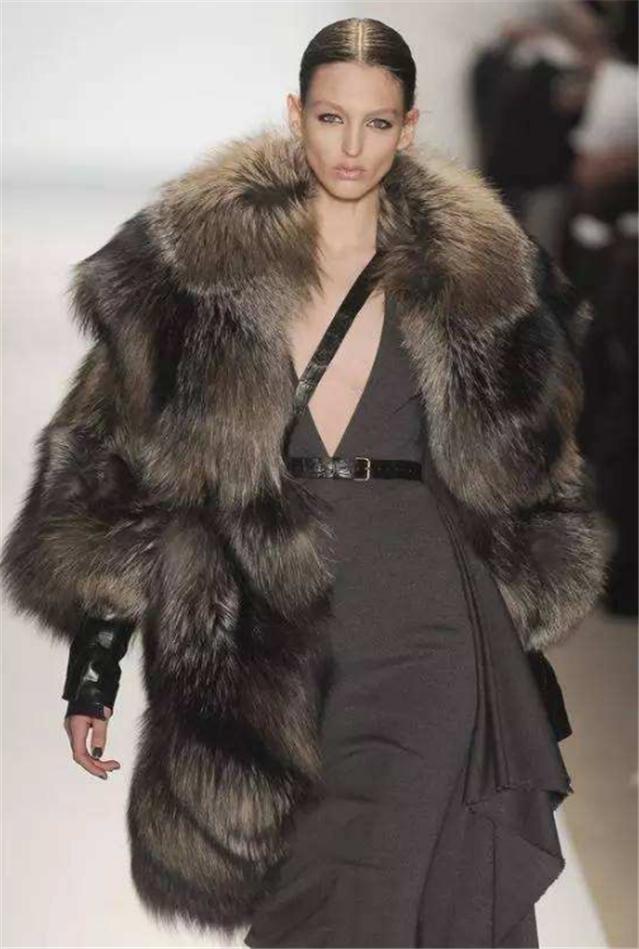 女士皮草怎么辨别好坏,编织皮草怎么知道真假