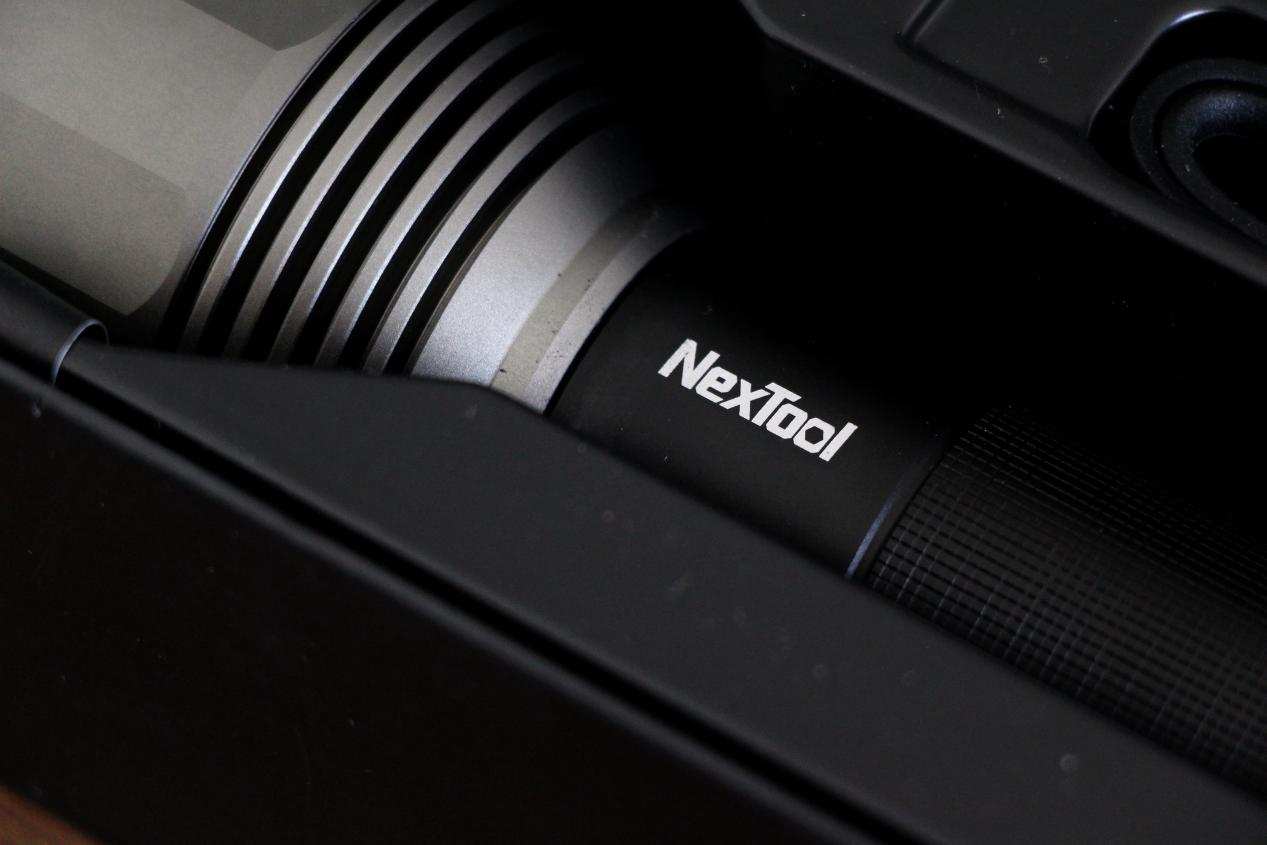 2000流明高亮手电在手,户外横扫黑暗:纳拓户外强光手电筒体验