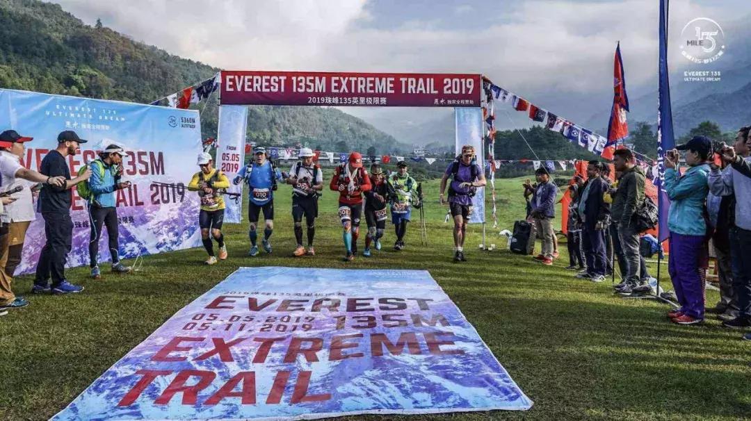 历经几十年登上珠穆朗玛峰的人,一群普通人攀登珠峰的故事