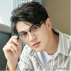 戴眼镜总被吐槽像“憨憨”?先别生气,可能是你就没挑对眼镜