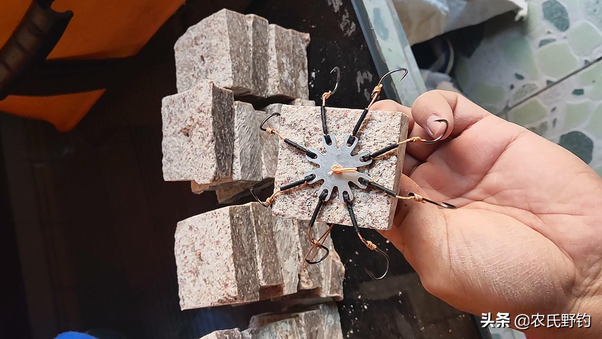 翻板钩用花生饼和豆饼哪个好,花生饼钓鲤鱼饵料制作方法