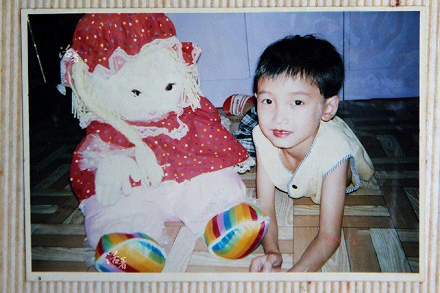 2005年“背母上学”的刘婷，10年后变性成了女人，如今怎样了？