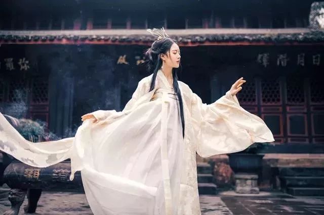 菜不摆三筷子不摆五老祖宗的规矩,俗语菜不摆三筷不成五席