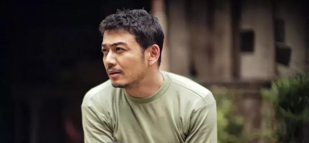 杨烁从年轻到现在颜值变化,杨烁是帅还是有魅力