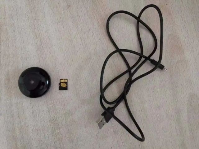 水电维修工安装摄像头*窥偷**女同事一个多月，被发现后跳楼摔伤还被判刑