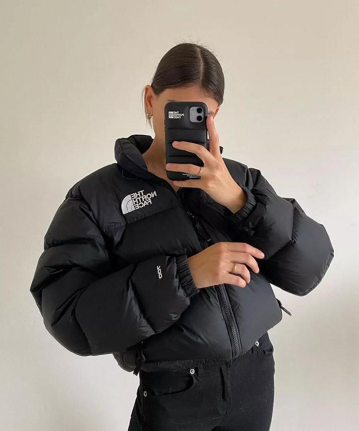 加拿大鹅羽绒服黑标好还是红标好,加拿大鹅羽绒服在加拿大卖多少钱