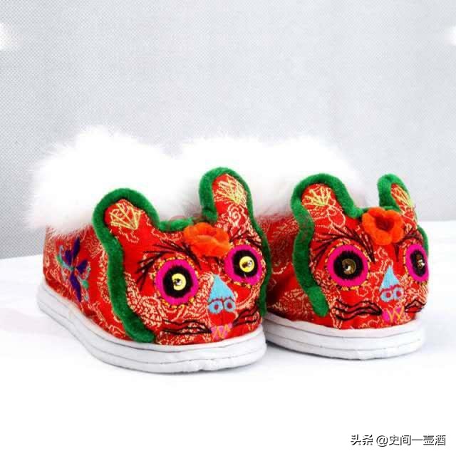 这种骆驼蹄鞋，如今是非遗，专门为幼儿御寒，90后估计没见过