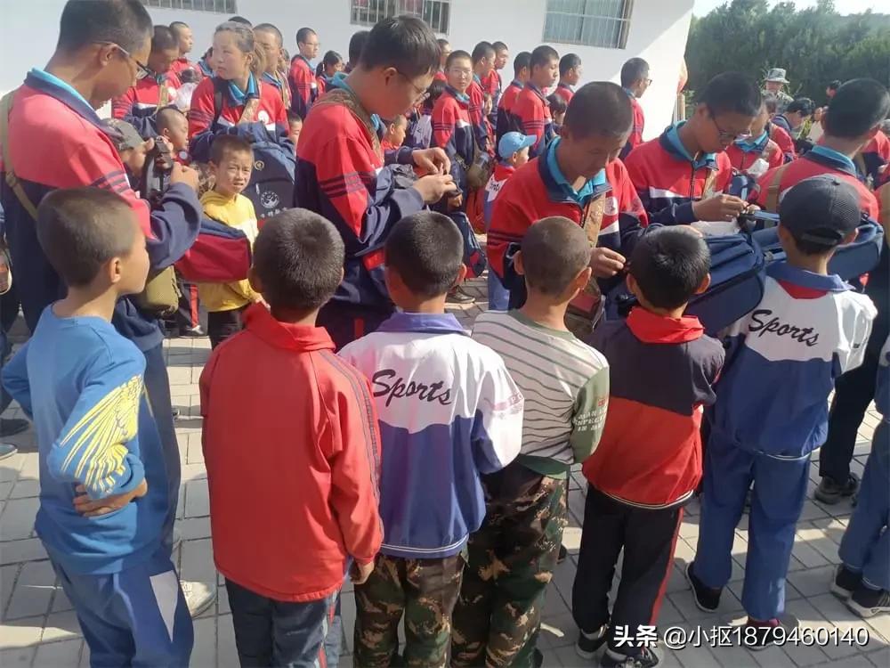 2021年李锋教育「成长不烦恼」第十二天夏令营之传递爱心扶贫助学