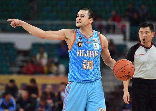 王骁辉恶意犯规被驱逐集锦,王骁辉单场犯规