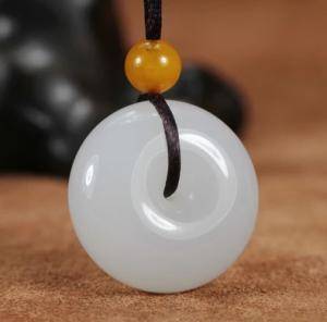 300元左右的和田玉平安扣能买吗,怎样挑选和田玉平安扣