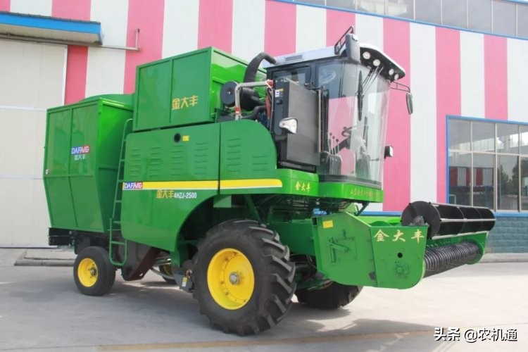 常发新款自走花生捡拾收获机,金大丰花生捡拾机价格