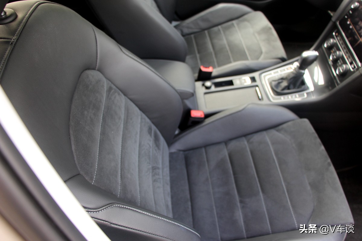 大众高尔夫2021款280TSIDSGR-Line空间,运动感十足全新大众高尔夫实车