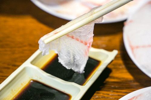 1块钱撸四盘！薄如蝉翼的蝴蝶鱼片，让你一口鲜掉眉毛！