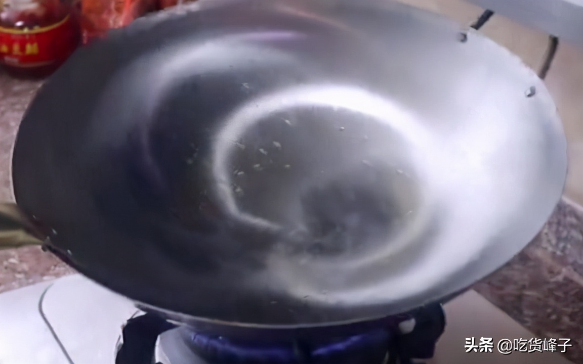 家用铁锅开锅的正确方法不粘锅,白铁锅怎样开锅才不粘锅不生锈