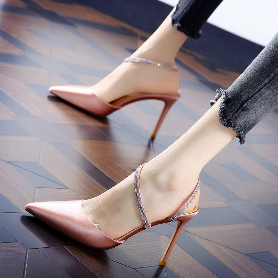 哈伦裤可以搭配什么毛衣,哈伦裤可以搭配的上装