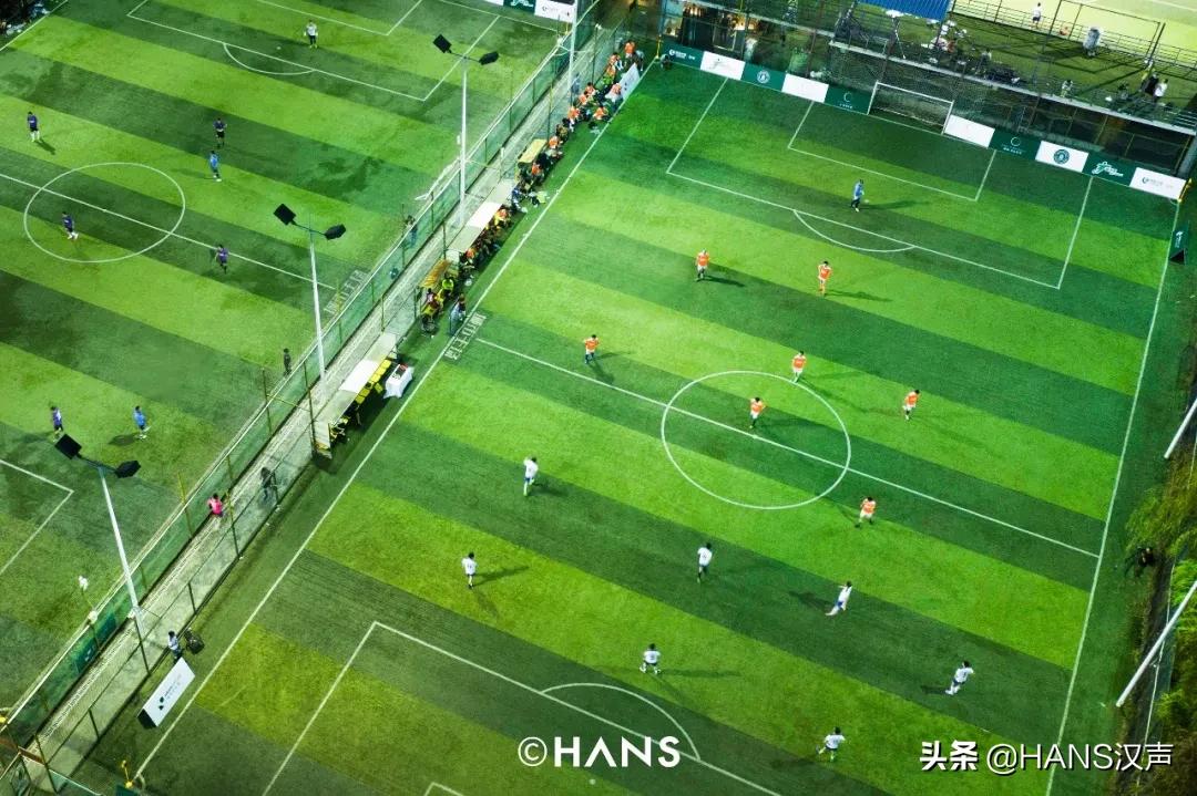 你在武汉球场边吼一嗓，就会认识一位带头大哥